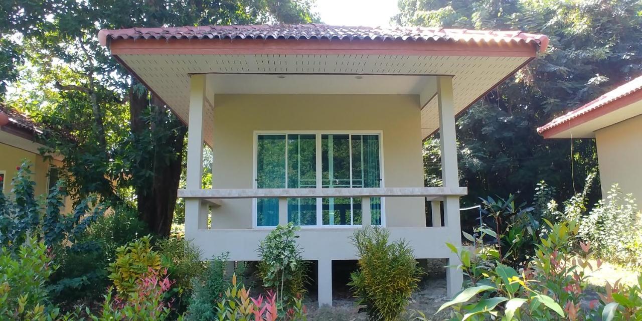 Baansukjai Bungalows Ranong Exterior foto